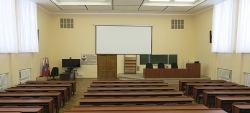 Завершение оснащения Конференц зала аудиовизуальными системами в Казанском учебном учреждении.